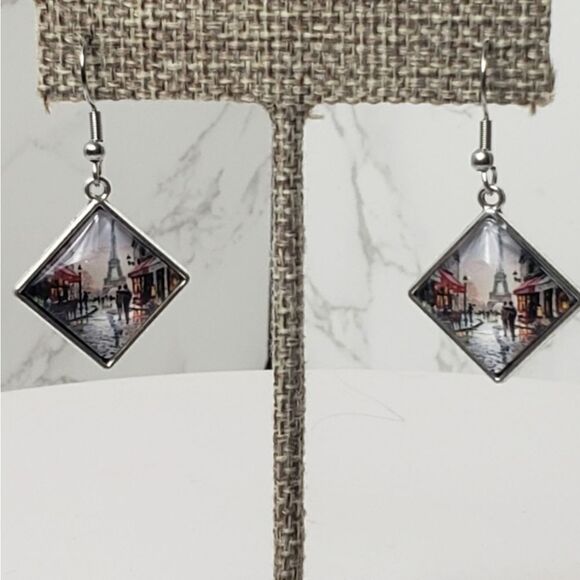 EIFFEL TOWER Dangle French Hook Earrings - Picture 1 of 5